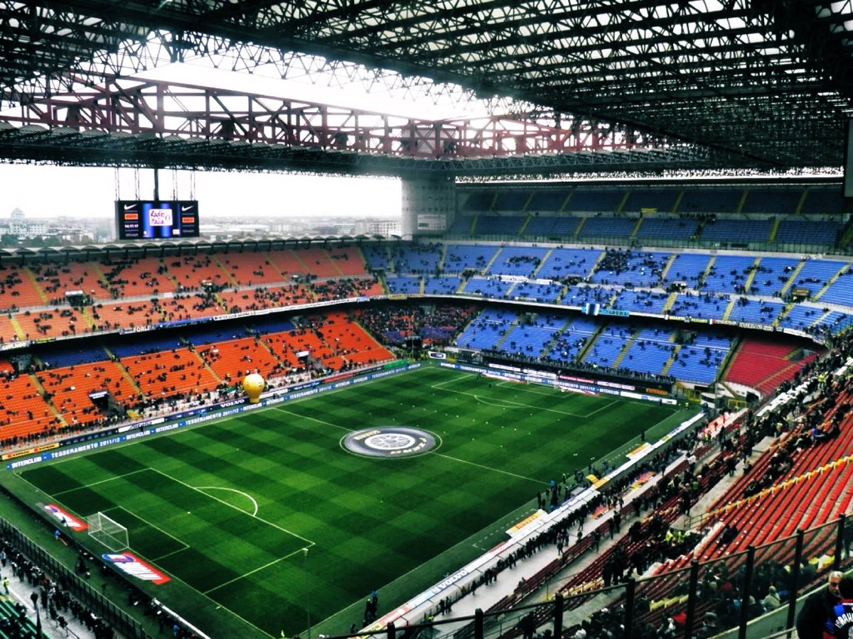 ¡SONRÍE EL FÚTBOL🙌🏻😁!

⛔️La demolición de ‘San Siro’ ha sido prohibida por su valor histórico para la ciudad de Milán.

🏟️Inter y AC Milán querían demolerlo para construir un estadio más moderno en su lugar, pero tendrán que hacerlo en otro terreno.