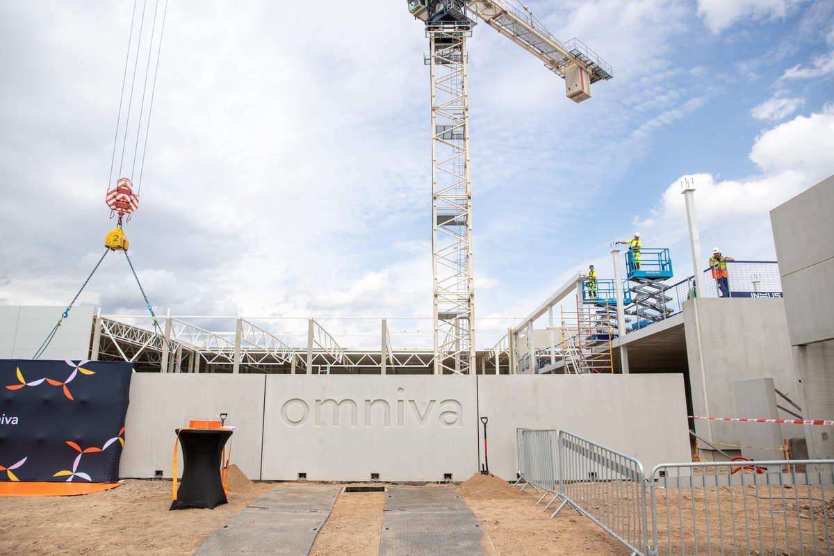UPU_UN's tweet image. #Omniva has begun the construction of the most modern #ParcelSorting terminal in the #Baltic States. The new terminal will stand out on the market with modern #technologies & #sustainability solutions. This is the largest investment of the Omniva group: tinyurl.com/3h2yuyxt