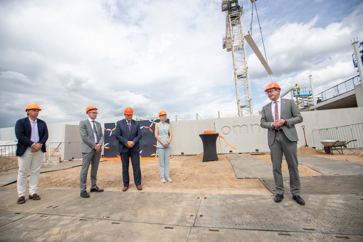 UPU_UN's tweet image. #Omniva has begun the construction of the most modern #ParcelSorting terminal in the #Baltic States. The new terminal will stand out on the market with modern #technologies & #sustainability solutions. This is the largest investment of the Omniva group: tinyurl.com/3h2yuyxt
