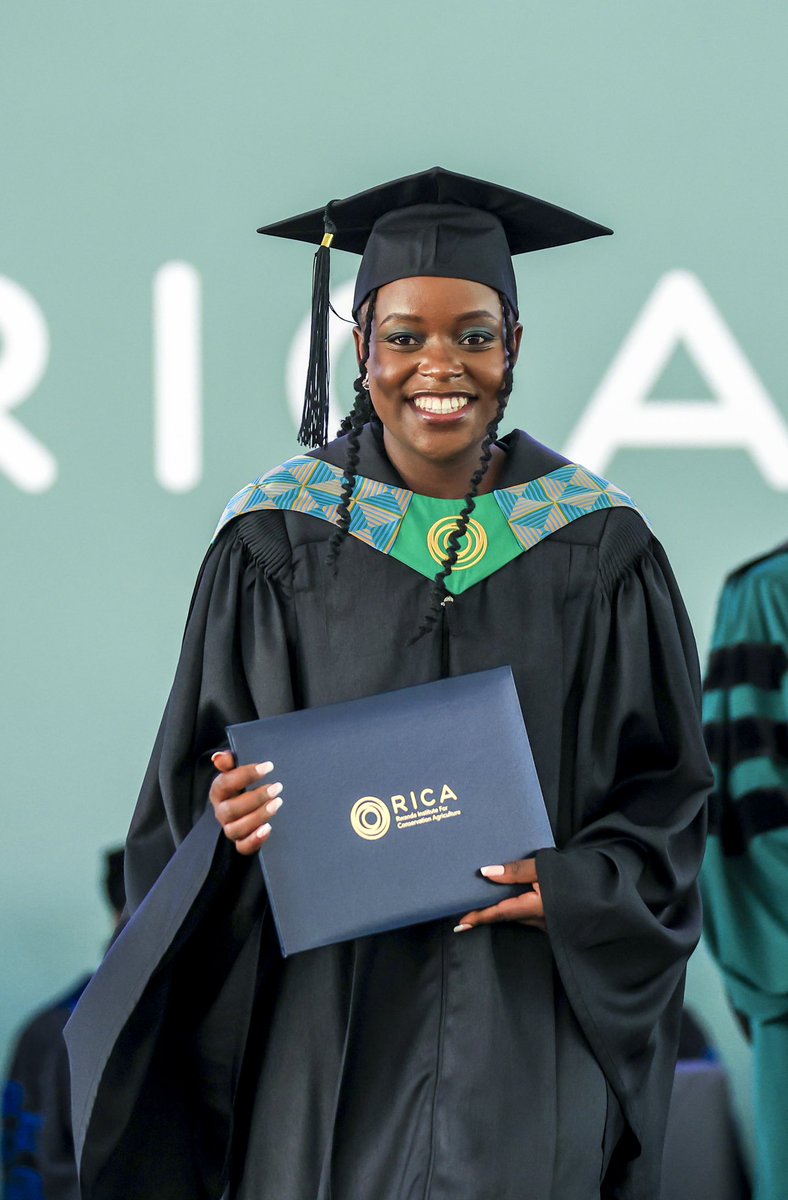 SangwaSifa's tweet photo. Today marks a remarkable milestone: my graduation day 🎓!
Proudly graduated with a Bachelor of Science in Conservation Agriculture with a specialization in Animal Production.
Cheers to this achievement!
Big congratulations to me! 🥳
1st & 2nd 📸 Credits does to @MugwizaO https://t.co/AI8gIy0omV