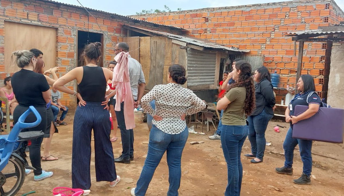 MINNAParaguay's tweet photo. Los técnicos  del vecino país,  acompañados de sus pares del Ministerio de la Niñez y la Adolescencia, realizaron un recorrido guiado por los distintos Espacios de Desarrollo Infantil-EDI @kunuugovpy . https://t.co/F1ciBw1jl0