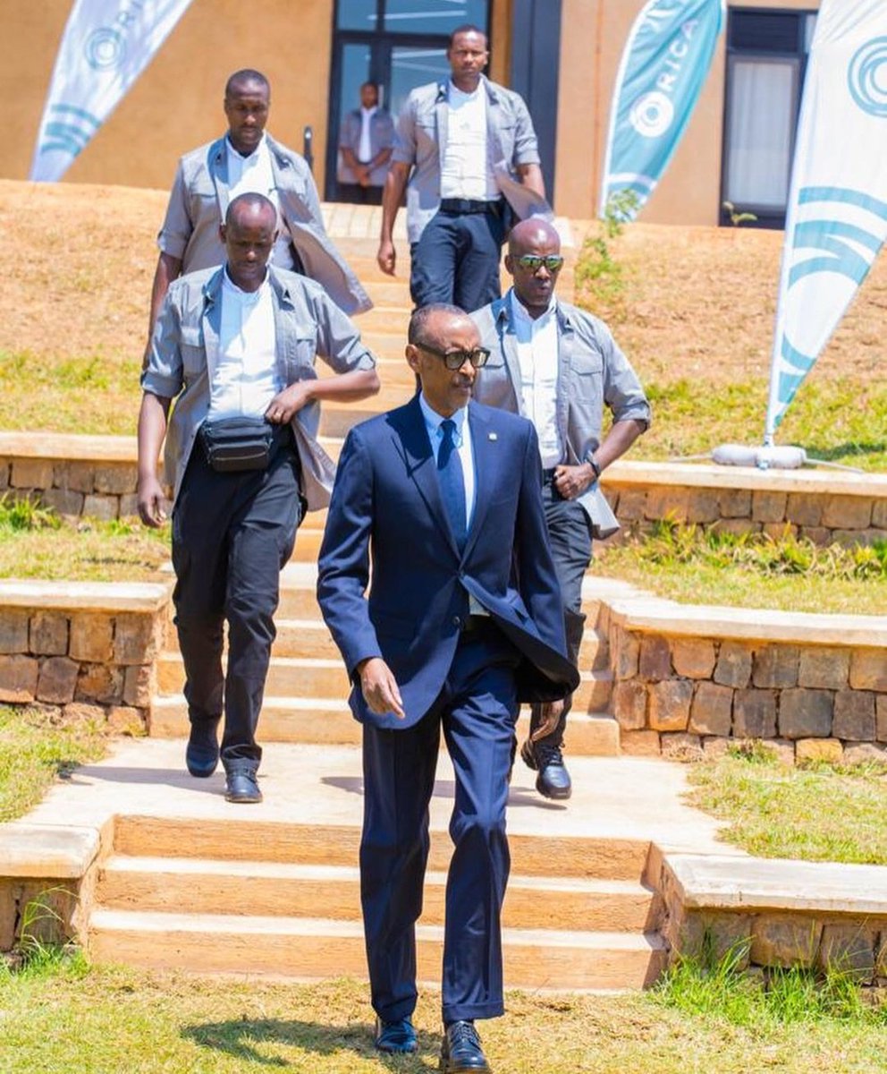 M_Jeffnaldo's tweet photo. H.E. Paul Kagame in a new photo today at #RICAGraduation 👀 https://t.co/EERCPrt5tZ