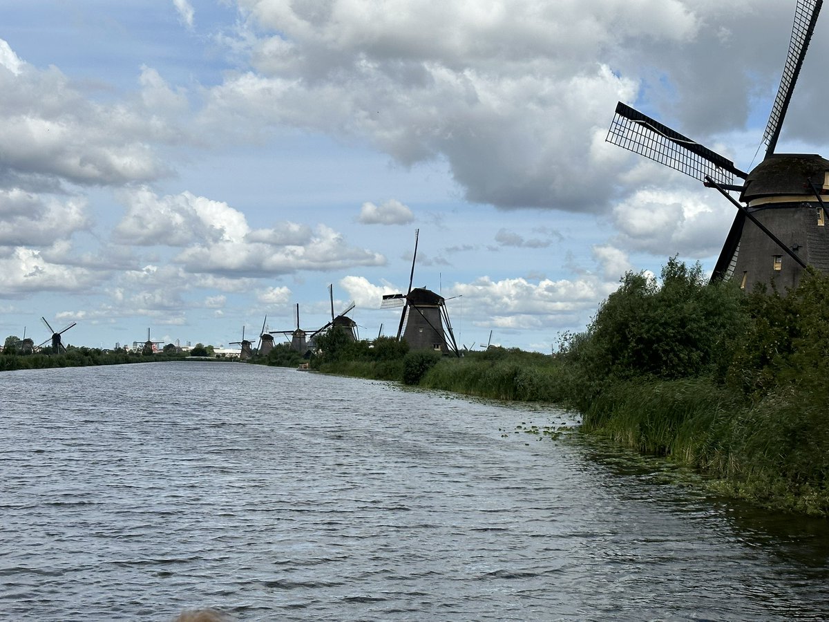 MathieuGremmen's tweet image. Vandaag te gast bij @PJvanS @KinderdijkMills . Heden en verleden wat betreft waterbeheer komen hier mooi samen @wsrivierenland @waterschappen .
Een werelderfgoed met allure.