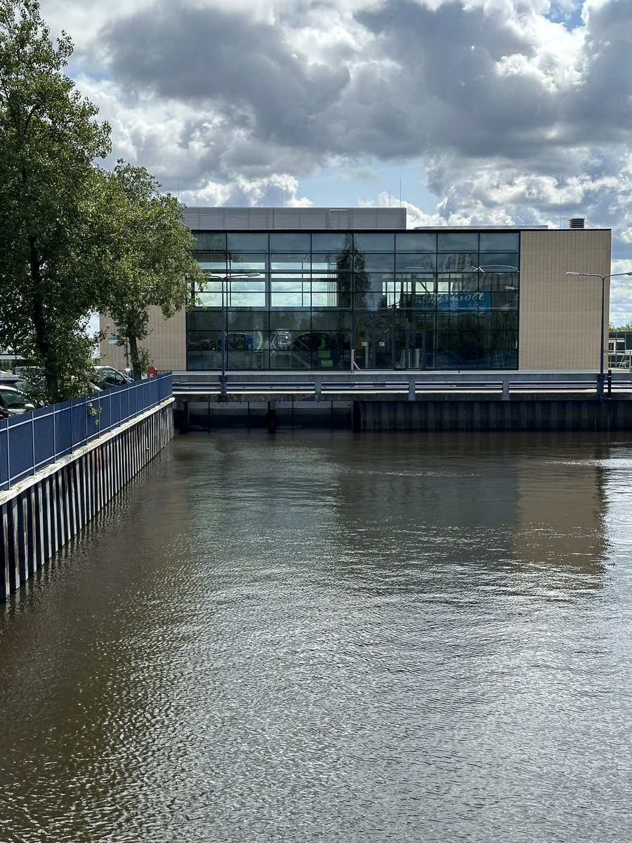 MathieuGremmen's tweet image. Vandaag te gast bij @PJvanS @KinderdijkMills . Heden en verleden wat betreft waterbeheer komen hier mooi samen @wsrivierenland @waterschappen .
Een werelderfgoed met allure.