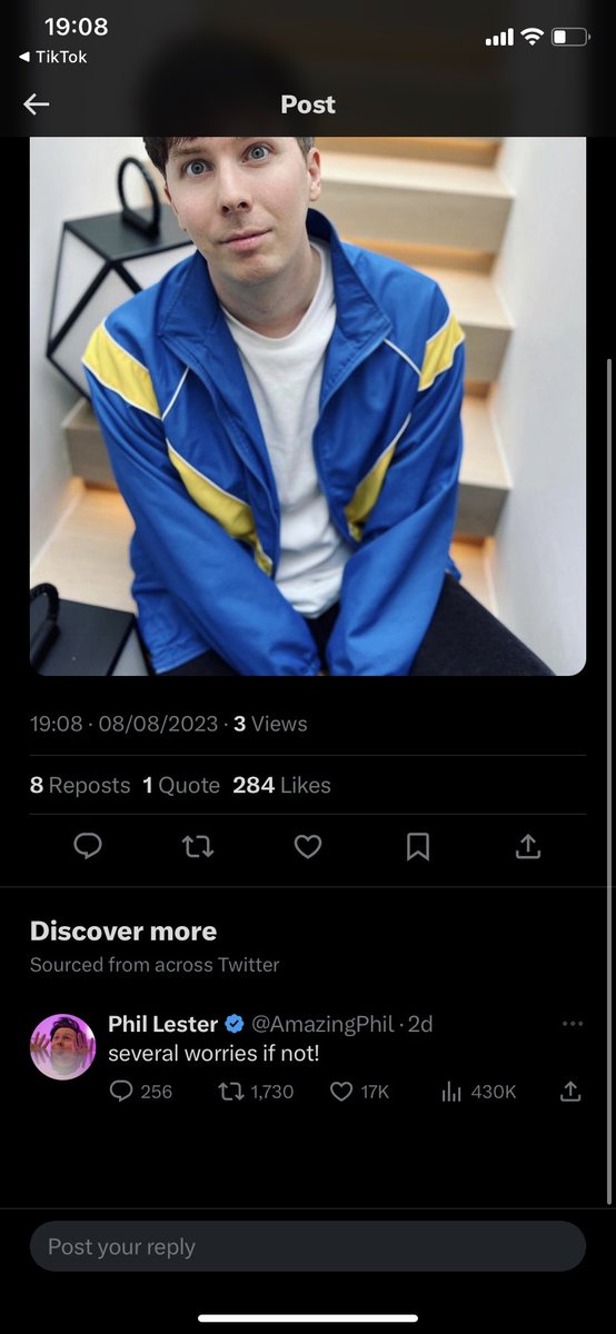 katiewatsits's tweet photo. @AmazingPhil need you to know this tweet was underneath this photo which encapsulates how i feel about this https://t.co/nmJmj9hCvw