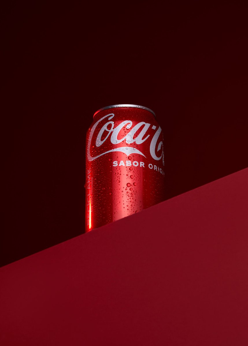 martusantoss's tweet photo. Quería practicar fotoproducto y decidí hacerlo de mi bebida favorita 😍😍 @CocaCola_es 
Pd: os dejo video del making of❤️ https://t.co/xTiwlg5hH4