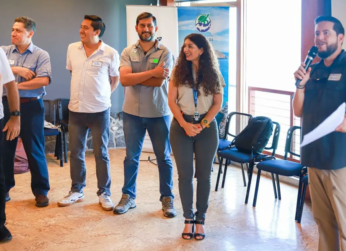 galapagosrf's tweet photo. 1/4 𝗖𝗮𝗿𝗹𝗼𝘀 𝗢𝗿𝘁𝗲𝗴𝗮 𝗗𝗶𝗿𝗲𝗰𝘁𝗼𝗿 𝗘𝗷𝗲𝗰𝘂𝘁𝗶𝘃𝗼 𝗱𝗲 𝗥𝗲𝘀𝗰𝘂𝗶𝗻𝗴 𝗙𝗼𝘂𝗻𝗱𝗮𝘁𝗶𝗼𝗻 participa en el "Taller sobre turísmo regenerativo en Galápagos", el cuál tiene como objetivo generar un análisis sobre el turismo y su futuro en el archipiélago. https://t.co/BLTQ9jOINg