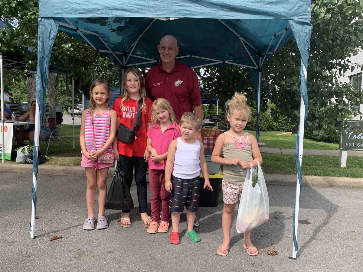WVDeptofAg's tweet photo. It’s #NationalFarmersMarketWeek! Commissioner Leonhardt visited the Alderson Community Market and had a chance to talk with growers, producers, shoppers and some future farmers. Support your local market - #BuyLocal #WVGrown https://t.co/ti4xMWTojf