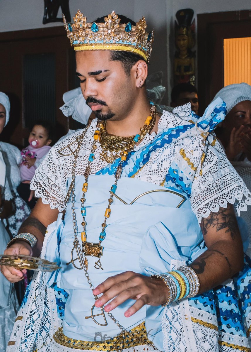 FillipeFgrd's tweet photo. É do ouro de Oxum que é feita a armadura que cobre meu corpo 💛💙🏹 https://t.co/Ykc7MSawLX