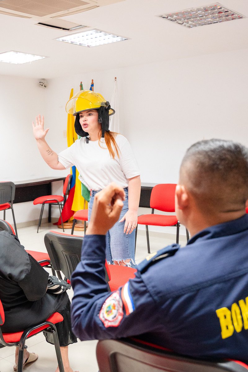 KatiaOspino's tweet photo. El Cuerpo de Bomberos del Cesar necesita de un gobierno justo y comprometido con sus luchas. 

Nosotros cambiaremos esa historia de indiferencia y abandono por desarrollo y progreso. 

!Muchachos vamos con toda que llego el momento! 👨‍🚒🚒 #ElPuebloManda https://t.co/FVqjABfnat