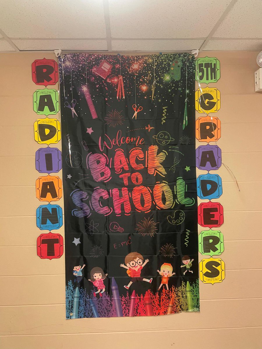 RachelM0tt's tweet photo. @SadlerOCPS did an amazing job setting up photo booths for our students and families to use at Meet the Teacher and on the first day of school 💕 Bring on the 23/24 school year!! #mustangmagic @Miss_Hernandez4 @msjames1122 @jharrisonkinder @Jinny0521 @LydiaRo22845218 @pamelac79 https://t.co/vIadE1HhoA