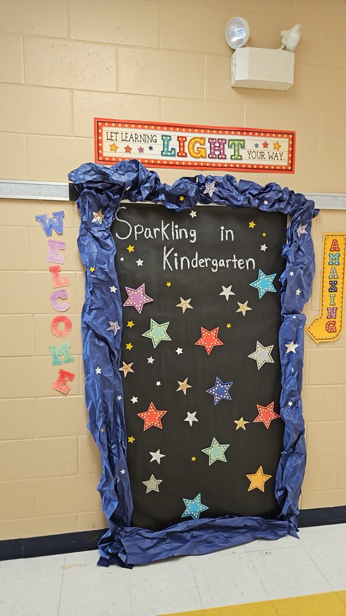 RachelM0tt's tweet photo. @SadlerOCPS did an amazing job setting up photo booths for our students and families to use at Meet the Teacher and on the first day of school 💕 Bring on the 23/24 school year!! #mustangmagic @Miss_Hernandez4 @msjames1122 @jharrisonkinder @Jinny0521 @LydiaRo22845218 @pamelac79 https://t.co/vIadE1HhoA