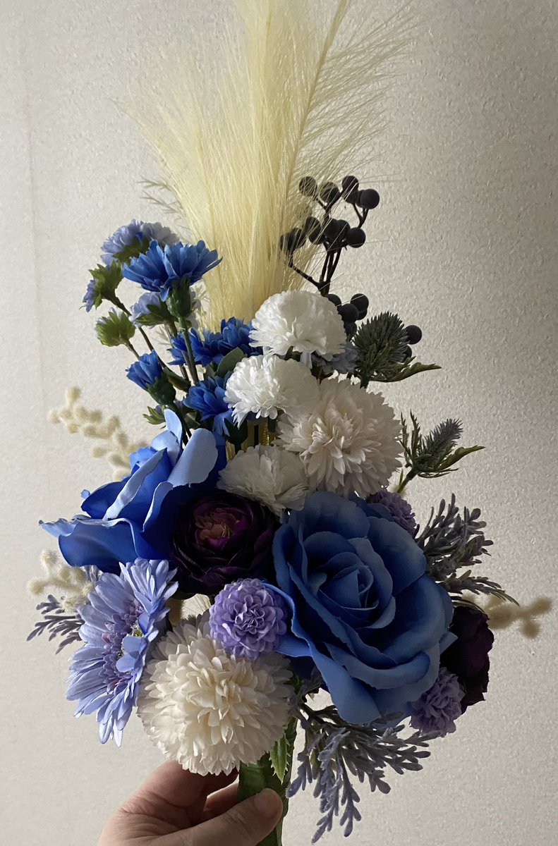 Sanationao's tweet photo. 最近の作品No.8

好きな色を使った造花の仏花
紫〜ブルー

#造花の花束
#造花で仏花
#好きな色の造花のアレンジ https://t.co/Cx6QeAsZeP