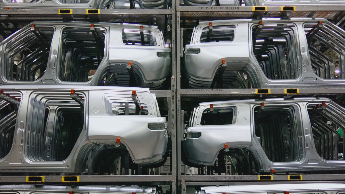 Rivian's tweet photo. Highlights from our Q2 earnings report:

-We produced 23,387 vehicles in the first half of 2023.
-We increased our annual production goal from 50k to
52k vehicles.
-We increased production ~50% and deliveries ~60% relative to Q1 '23.

View our Q2 progress: https://t.co/dNwbN6VGIU https://t.co/umIrzkfHeK