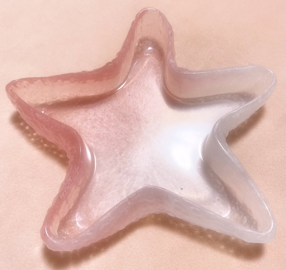Sanationao's tweet photo. 最近の作品No.9

ヒトデ型モールドを使用した小物入れ
#2液性レジン
#ハンドメイド
#小物入れ https://t.co/EV8cg1loS2