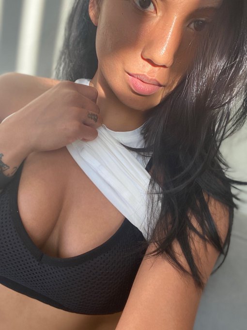 Spent a good part of the morning rubbing on these bad boys 🍒 https://t.co/wgajn0wmoG