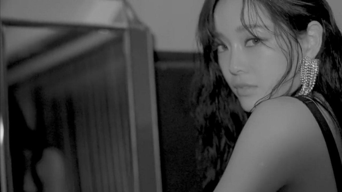 DailySejeong's tweet photo. The queen is back with her #1st_ALBUM_門 🖤🥀

🖇️ https://t.co/5doapZYkqB

#김세정 #KIMSEJEONG #SEJEONG https://t.co/Aa2ExjSejX