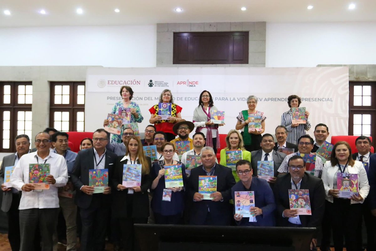 SarahiGT311005's tweet photo. @SEP_mx
@Letamaya
@GobiernoMX
@lopezobrador_
#EducaciónEnPeligro

La SEP dio a conocer que el Nuevo Plan Educativo su aplicación en el ciclo escolar próximo, el plan contempla la desaparición de grados y la modificación de libros de textos gratuitos desechando las matemáticas. https://t.co/8mvrtI8s2v