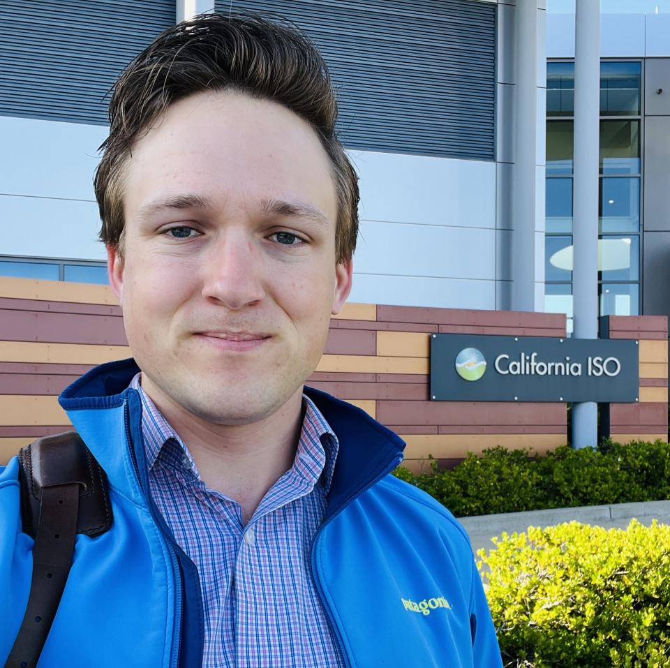 ucdavisbusiness's tweet photo. Where will your MBA take you?💡

Part-Time #UCDavisMBA student Ansel Lundberg credits his alumni mentors and career services to move out of his comfort zone and land a new opportunity in the energy industry with @California_ISO: https://t.co/Yrugp6lQNu #AggiesatWork https://t.co/DgU9Adz9Ud