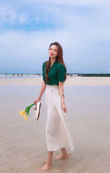 Alice355641's tweet photo. It's been raining a lot lately, so I miss walking on the beach. https://t.co/uxMuuO1Vqd
