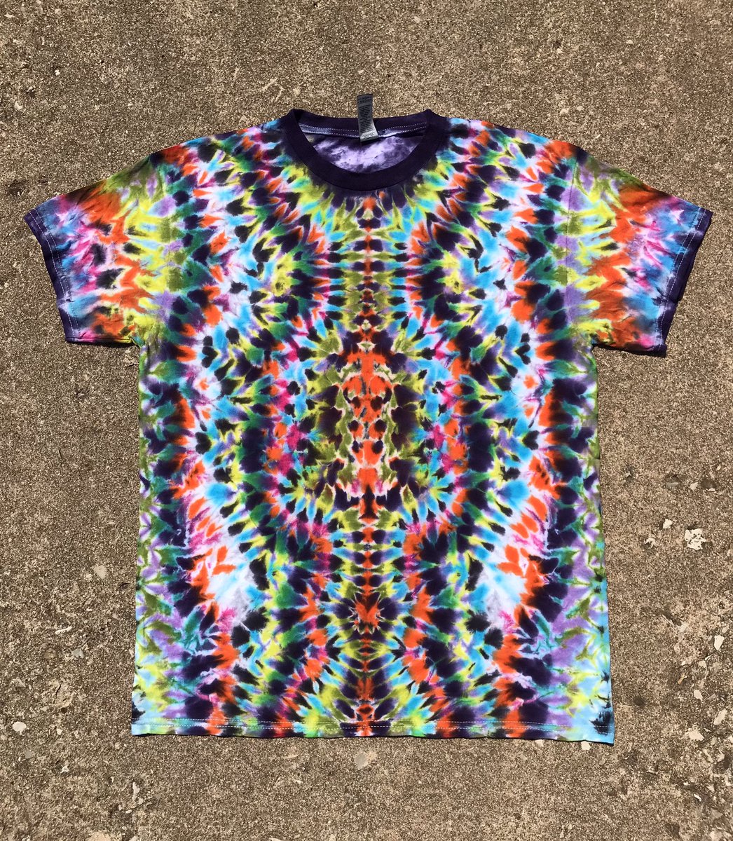 #twofertuesday
Any 2 dyes for a Benjamin - any size Small, Medium and Large - below a handful available, message me to see more 🌈❤️🌈
#tiedye #tiedyetuesday #stitched #modernshibori #vibrant #colorful #uniquefashion