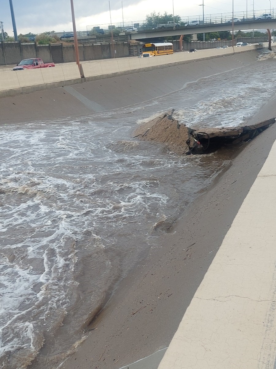 granttosterudwx's tweet photo. Today's flooding rains caused damage to the I-40 arroyo Tuesday afternoon. These pictures from @NMDOT show the damage. They say lanes will be temporarily closed between San Mateo and Louisiana. @krqe #NMwx https://t.co/jYh2dfjw57