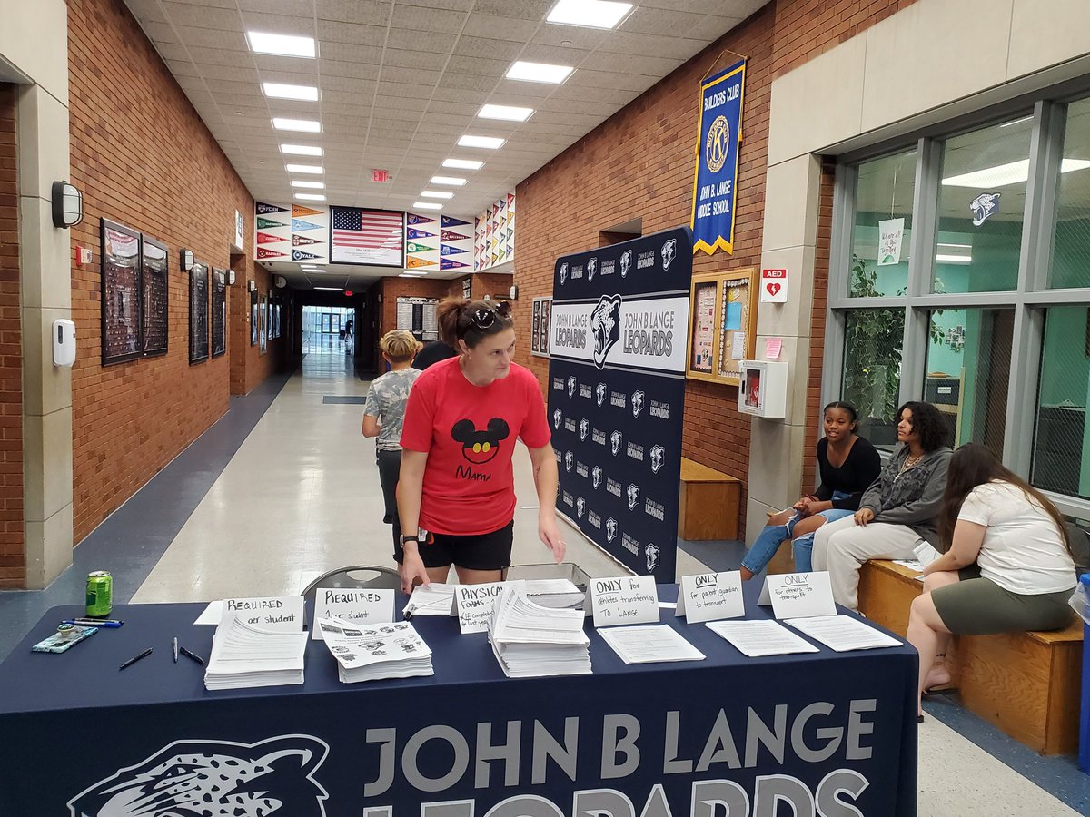 LMSAthletics_'s tweet photo. Last night we had our Lange Middle School's Fall Sports Athlete/Guardian Meeting! We had a great turnout. All Fall Sports begin on Monday August 14th from 5 to 7pm.
Make sure you have your Physicals!!
#LMSBest #LMSLeopards #WackyTeach https://t.co/MUrsxf3lwM