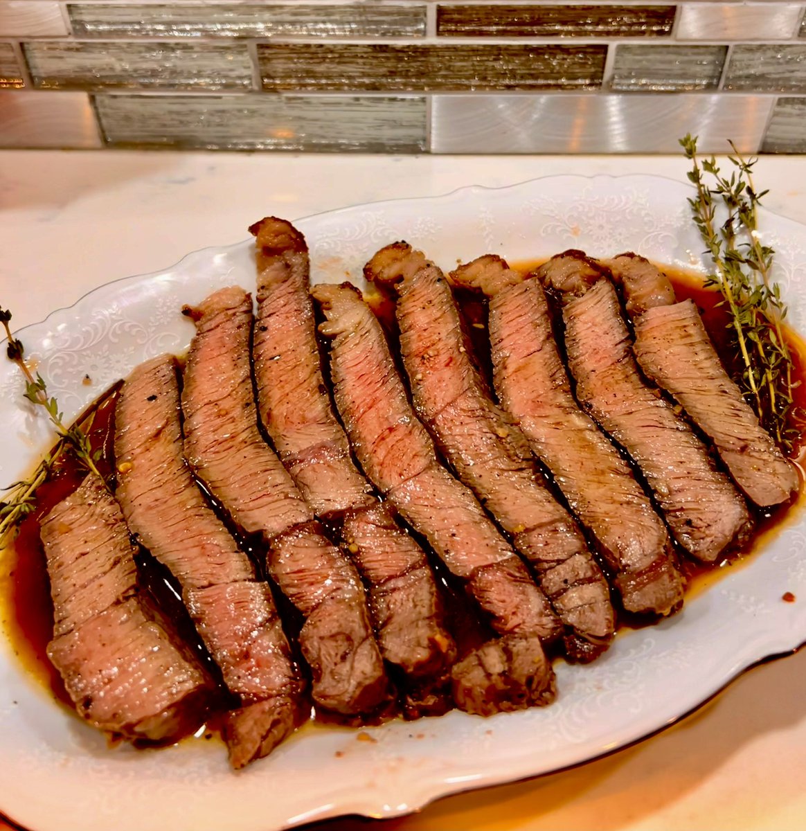 FoodieWineLover's tweet photo. Sirloin done right with an Au Jus sauce. I am not sure about the way I sliced it. I went against the grain but should have cut it diagonally. What do you think? Am I being hard on myself? https://t.co/Fz3yvVj15V