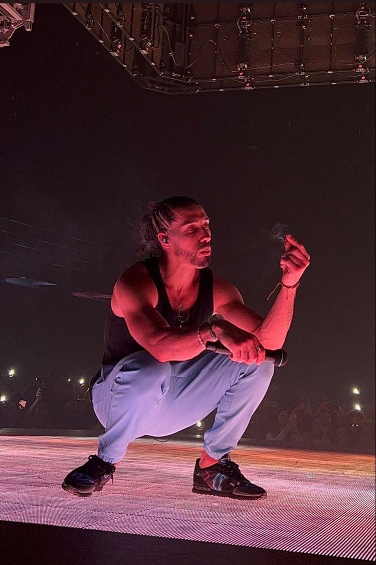 1clip2rap's tweet photo. J’ai envie de rentrer à la maison, le chemin n’est plus le même maintenant qu’on a le monde https://t.co/UHXmYQ1SGY