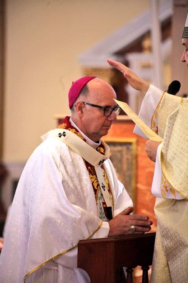 Esta tarde Monseñor José Vicente Nácher Tatay, VI Arzobispo de Tegucigalpa, recibió el palio arzobispal de manos de Monseñor Gábor Pintér, Nuncio Apostólico en Honduras. 

Oremos por su Ministerio.