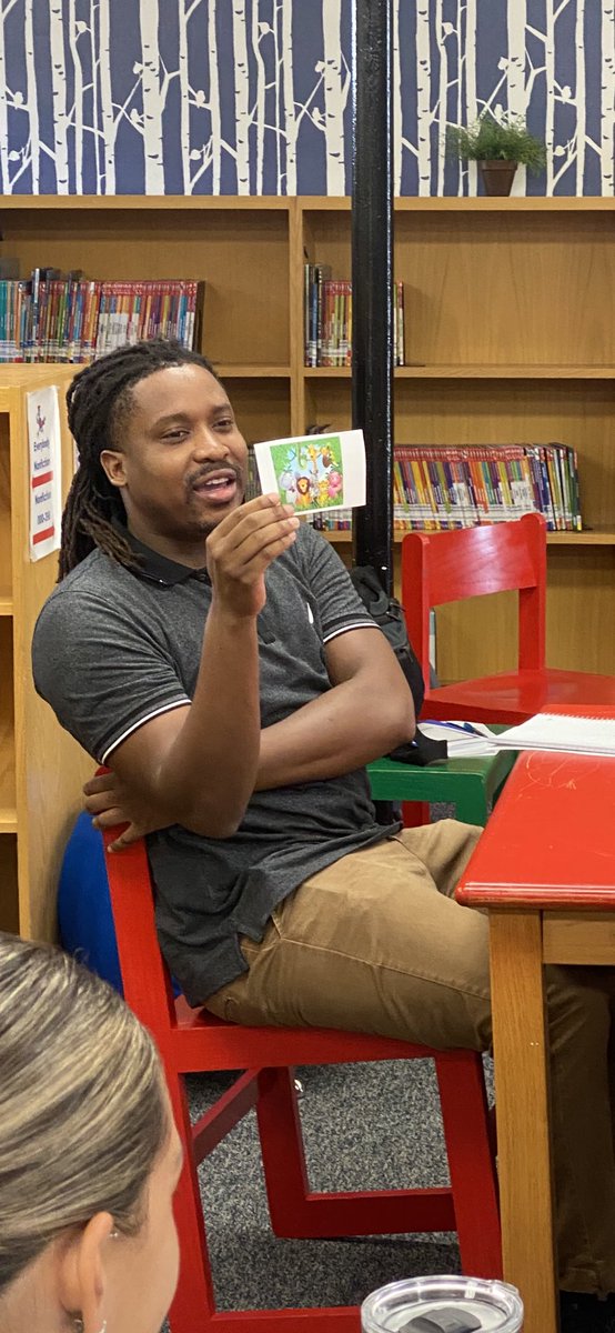 NLPerez3's tweet image. Our learning coaches, teacher apprentices, &amp;amp; art of thinking teachers at @RuckerHISD practicing their storytelling skills to increase scholars’ willingness to communicate thoughts and feelings, as well as, support &amp;amp; enhance listening skills.📚 #HISD #CoreValue6  🙌 🚀 #BeRadiant