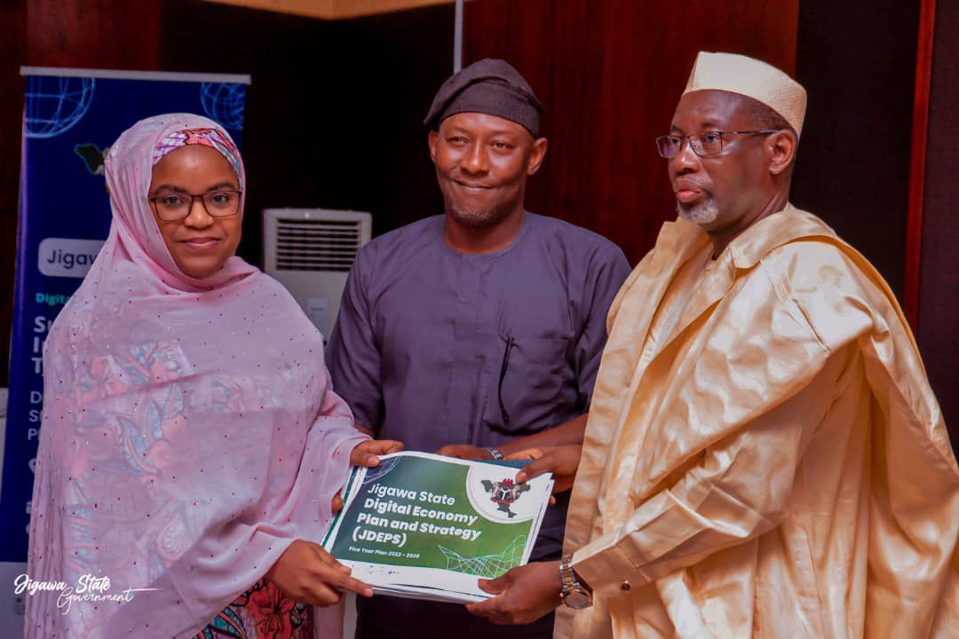 maryam_elgee's tweet photo. The begining of a new era in jigawa state.

We handed over the digital economy strategy and action plans for sustainable and inclusive digital transformation  to his excellency the executive governor of jigawa state. 

#digitaltransformation #digitaleconomyadvocate https://t.co/uRQFVI7F5q