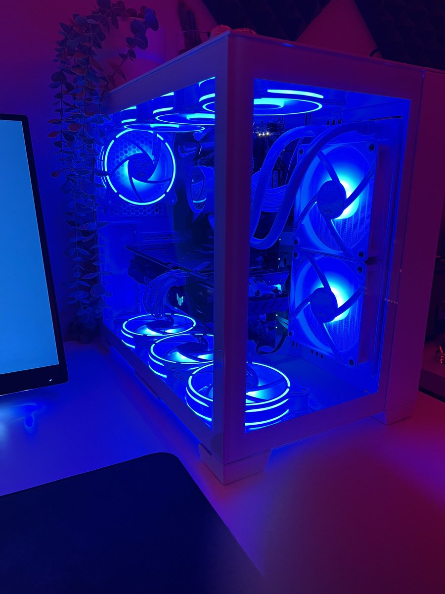 KYDsecret's tweet photo. New case and fans 👍 https://t.co/7Eh5w5gq3j