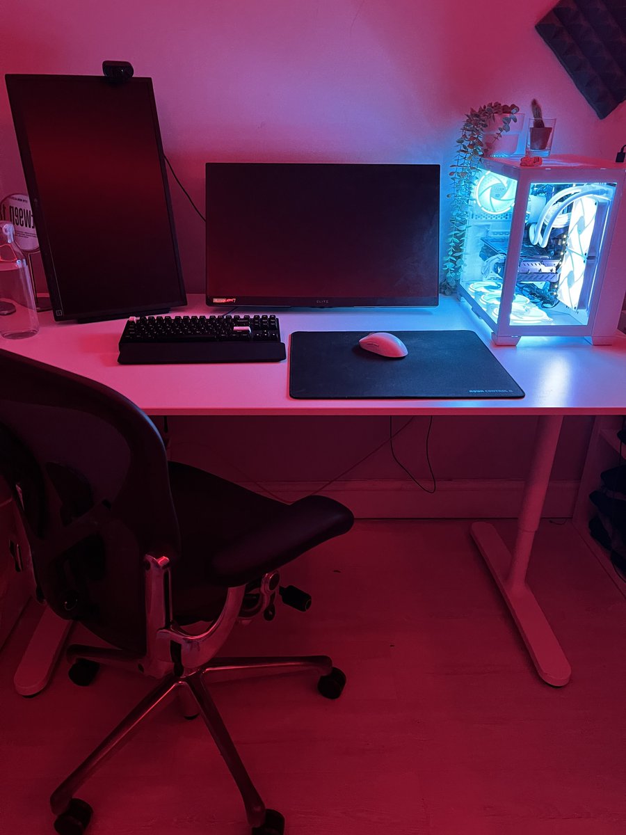 KYDsecret's tweet photo. New case and fans 👍 https://t.co/7Eh5w5gq3j