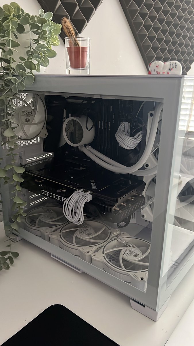 KYDsecret's tweet photo. New case and fans 👍 https://t.co/7Eh5w5gq3j
