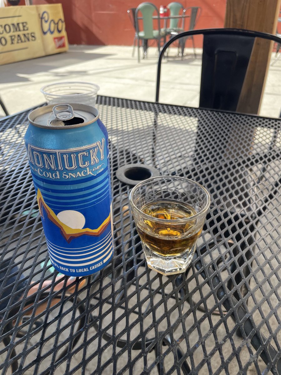 LabnoFrank's tweet image. It’s soccer season at Lizard lounge