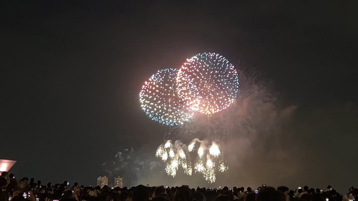 AkiraTJYS's tweet photo. 先週に久しぶりに横浜に戻り、花火大会参観。すごかったなー
#横浜#花火 https://t.co/U8vByVrCsM