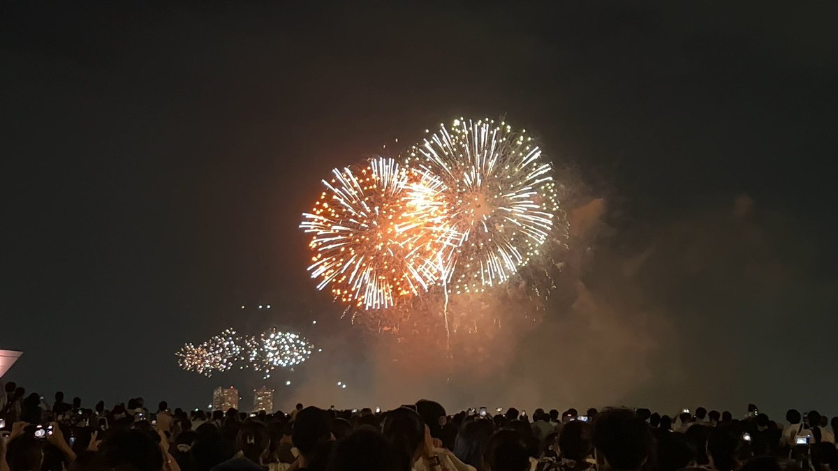 AkiraTJYS's tweet photo. 先週に久しぶりに横浜に戻り、花火大会参観。すごかったなー
#横浜#花火 https://t.co/U8vByVrCsM