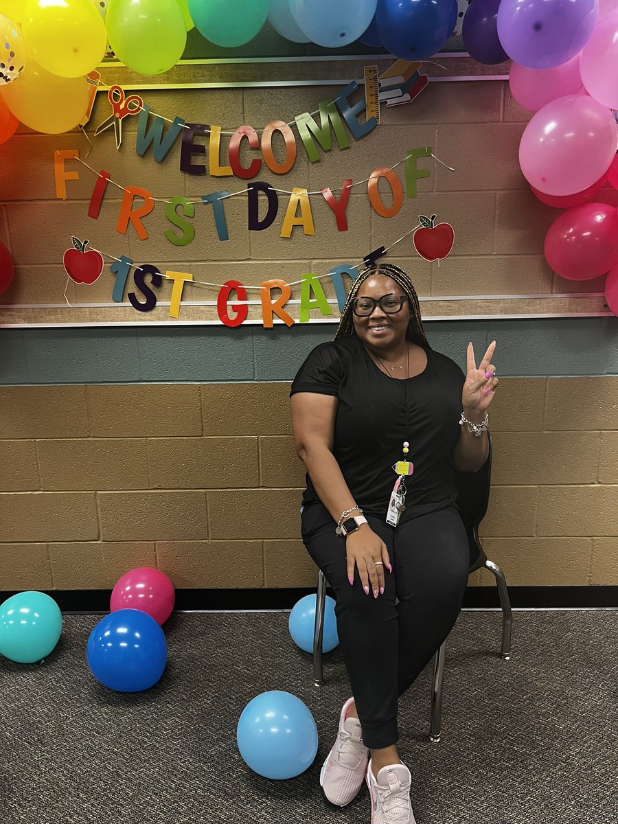 First grade is ready for the first day of school!! 🎈 #WeAreLakeshore #LSEcares <a href="/HumbleISD_LSE/">Lakeshore Elementary</a>
