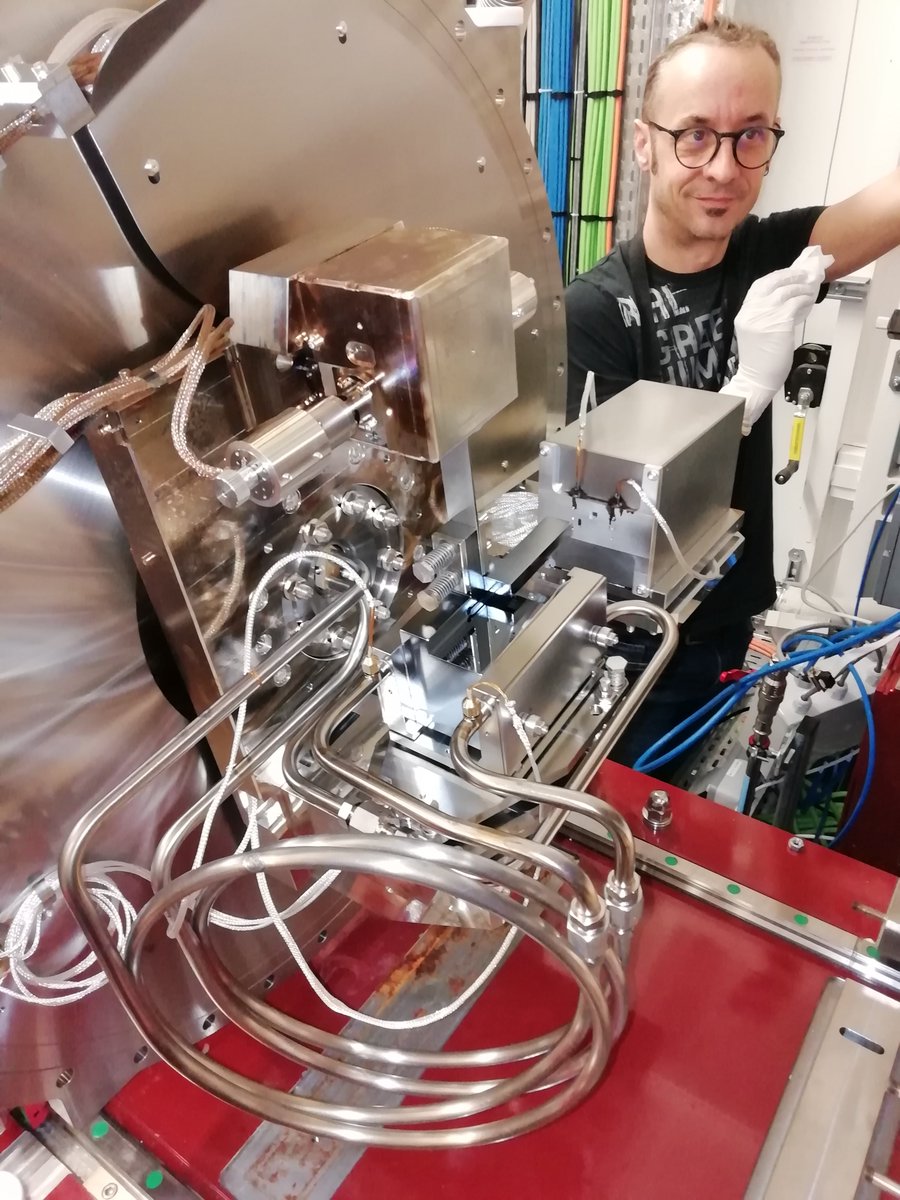 As it's the summer shutdown,  I thought it would be an appropriate moment to thank a couple of unsung heroes . Below are Fabrice and Nicolas from the vacuum group helping with a LN2 leak in the monochromator cooling system in March 2022. Thank you guys!👋👋👋