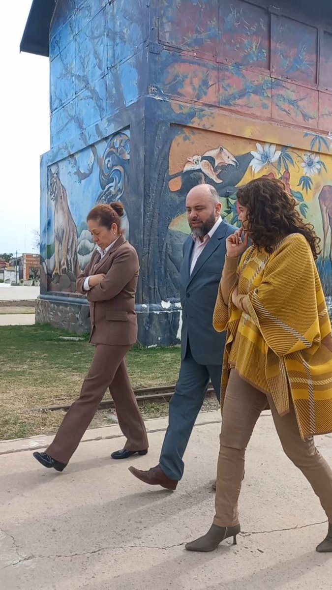 jdanielvillalon's tweet photo. Hoy visité la hermosa ciudad de Vera. Me reuni con su intendente Paula Mitre, conocí la municipalidad y su gente. Ademas pude conocer el Monumento Nacional al Hachero y disfrutar de una comida digna del mejor restaurante. 
¡Volveré en febrero para carnavales!

@EmbChecaARG 🇨🇿🇦🇷 https://t.co/dnRCocwK7K