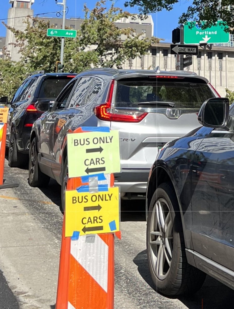 ImAraik's tweet photo. When all the signs are clear but you avoid them #kingcountytransit #seattletransit https://t.co/jWytF7crCp