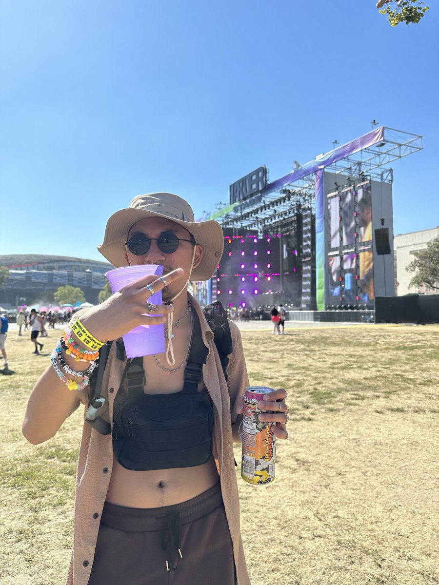 ItsAJavaChip's tweet photo. I miss HARD Summer 🥺 https://t.co/OehH6RP0OU