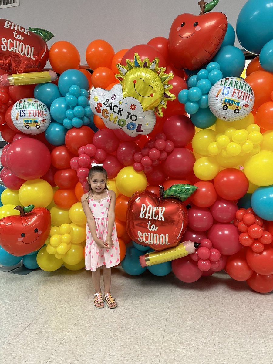 Emma was ready to meet her teacher 🍎 #Kindergarten #Myaldine <a href="/Hinojosa_AISD/">Hinojosa Primary</a>