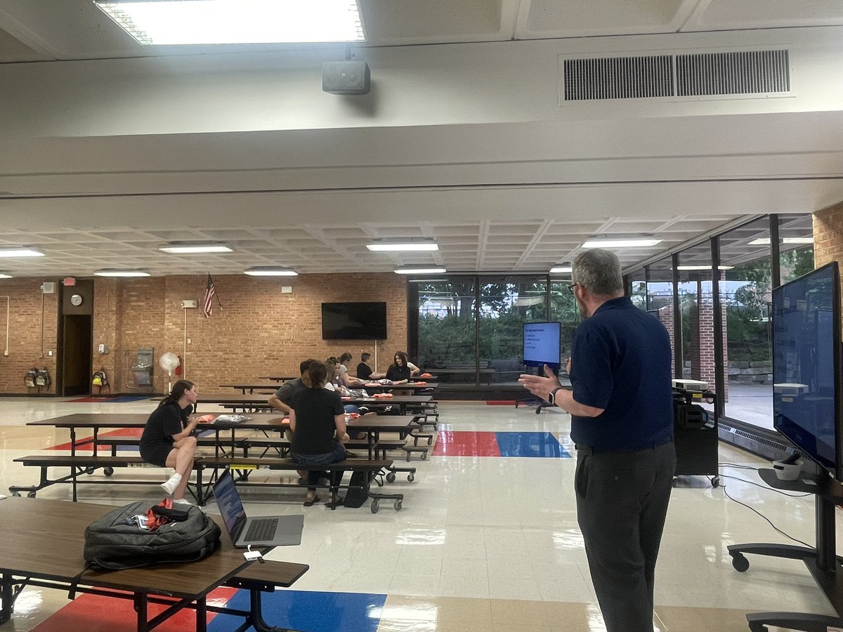Another extremely successful Tech Pickup session for our amazing new staff! Thanks to <a href="/MisterWickham/">Jeremy Wickham, CETL</a> &amp; our fabulous tech team!! #112Leads
