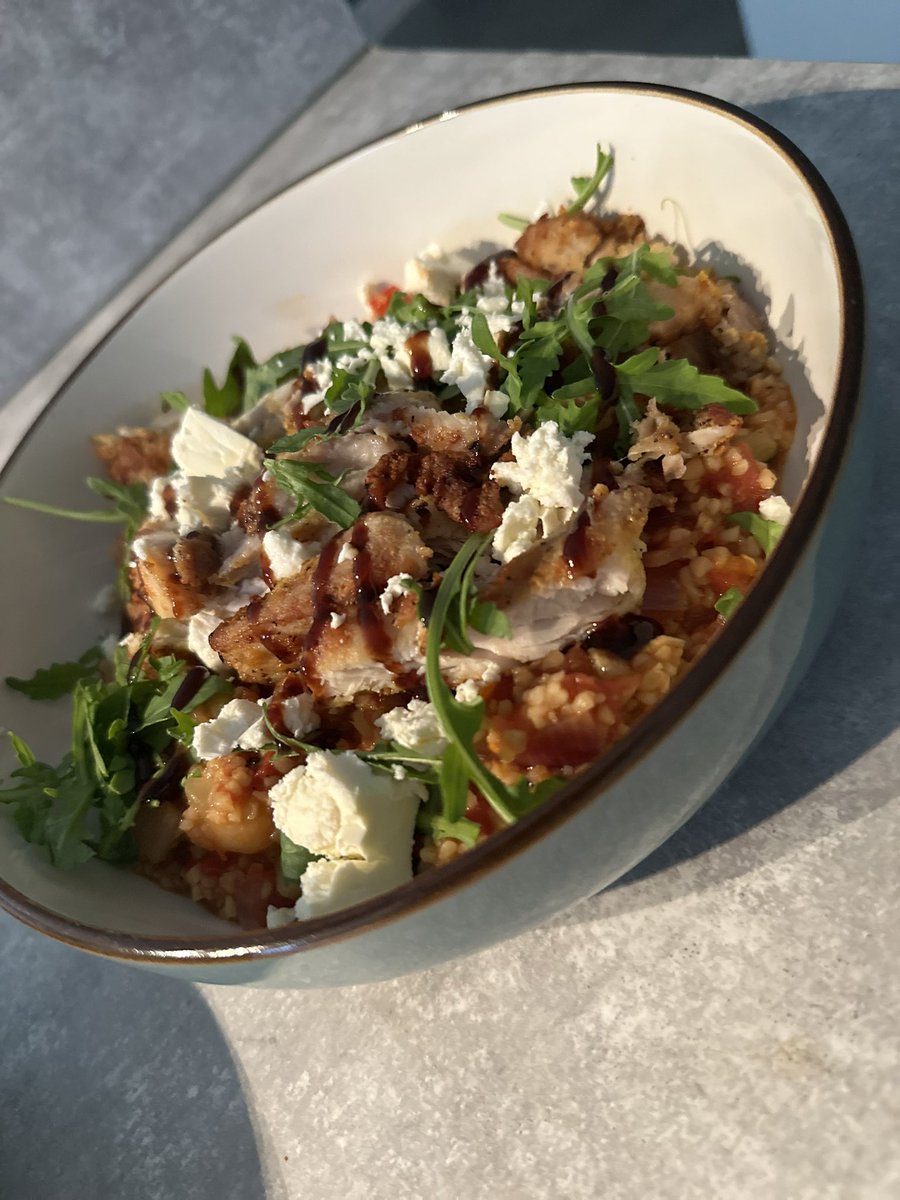 CrystalBurberry's tweet photo. Mediterranean bulgur wheat, lemon chicken, feta, rocket with a balsamic glaze #Mediterraneanfood #healthy #heartfood #homecooked https://t.co/rur1GaG8Hf