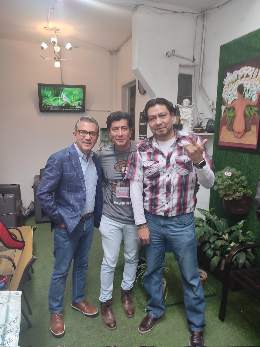 jluis_anaya's tweet photo. Agradecidos con @PabloReinah y @soydanihenao por visitarnos en @bifos_tv la pasamos genial con ustedes 🤘🏻
#BifosTV #PabloReinah #DaniHenao #Programa #Invitados #OrbeNetwork #MartesDe #FelizMartesATodos https://t.co/V8i9ZjlUGi