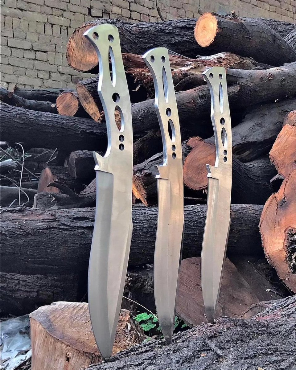 dragon_knives01's tweet photo. Hand Forged D2 Steel throwing &amp; hurting knives for sale ❤️

#target #knifeskills #throwing #knifeworld #knifethrowingcommunity #knifecollection #knifefanatics #knifes #knifeplay #hatchet #knifecomunity #knifelover #axethrowingleague #knifesales #knifesharpening #throwingknifelife https://t.co/gh7RaRjVfM