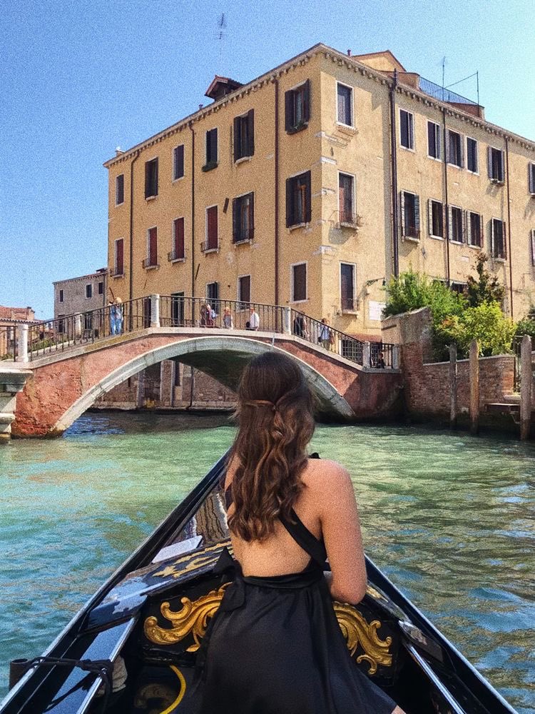 blissfulkala's tweet photo. Mood) u don’t understand how much I love Italy it has my heart #moodbored #onlinediary #blog https://t.co/msygpffzyB