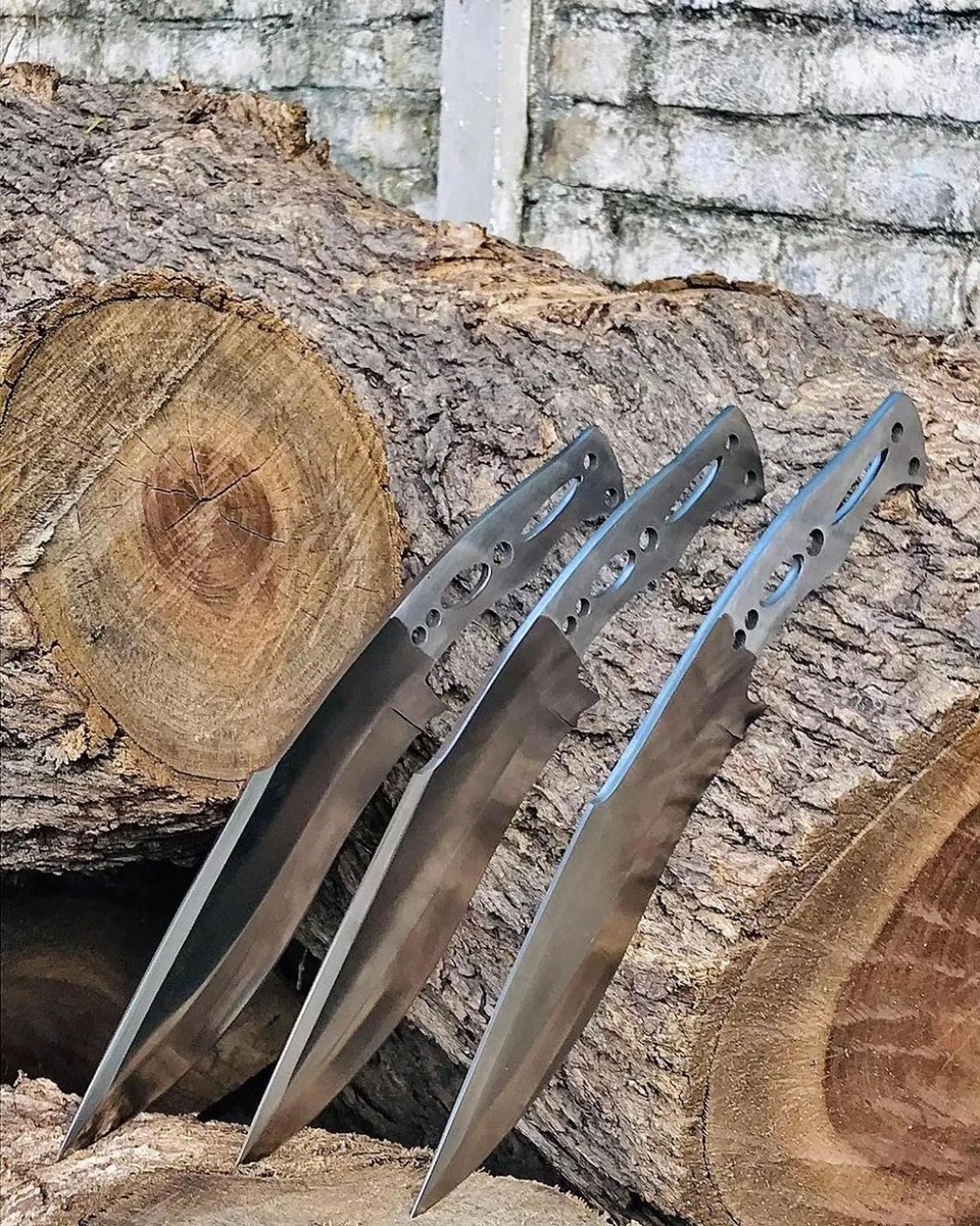 dragon_knives01's tweet photo. Hand Forged D2 Steel throwing &amp; hurting knives for sale ❤️

#target #knifeskills #throwing #knifeworld #knifethrowingcommunity #knifecollection #knifefanatics #knifes #knifeplay #hatchet #knifecomunity #knifelover #axethrowingleague #knifesales #knifesharpening #throwingknifelife https://t.co/gh7RaRjVfM